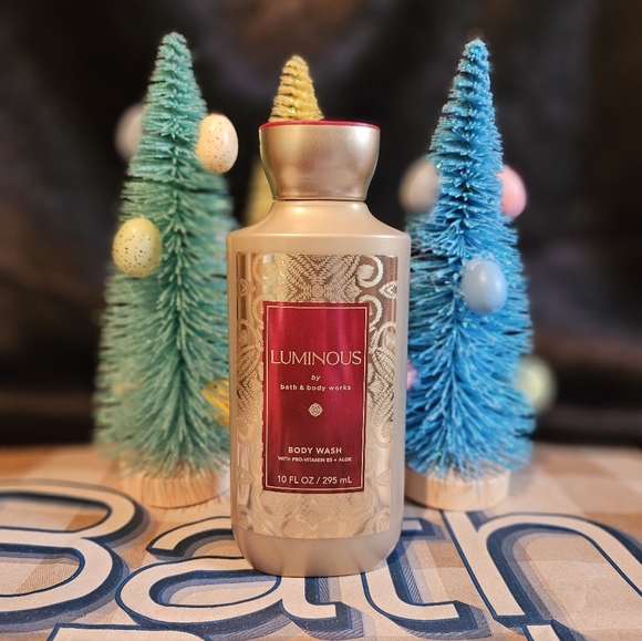 Bath & Body Works Other - NWT Bath & Body Works Luminous Body Wash - Red and Gold